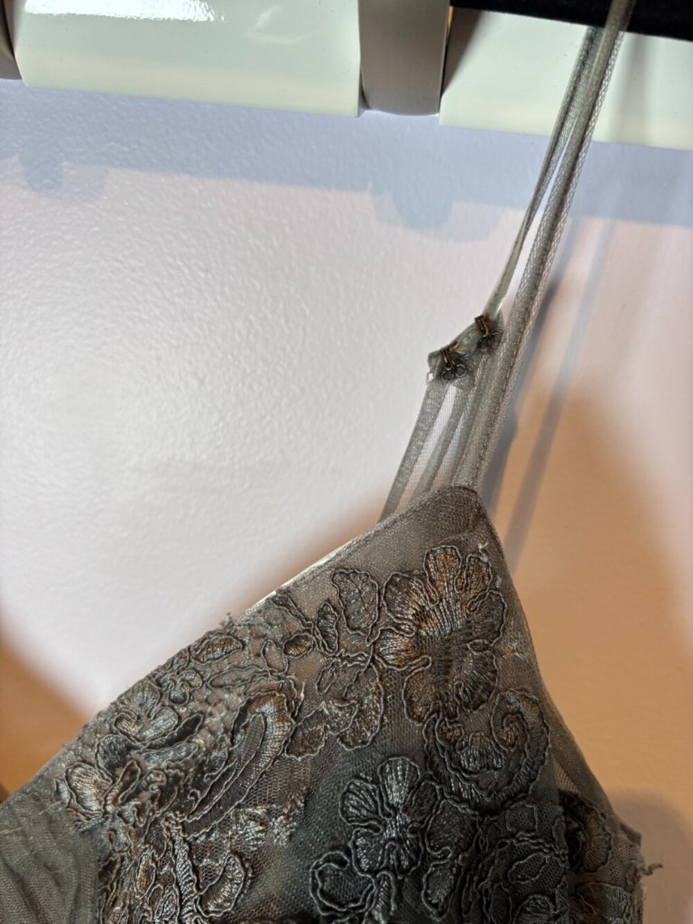 Beautiful Azazie Lace Detail Bridesmaid/Prom Gown Size A18 - Picture 6 of 11